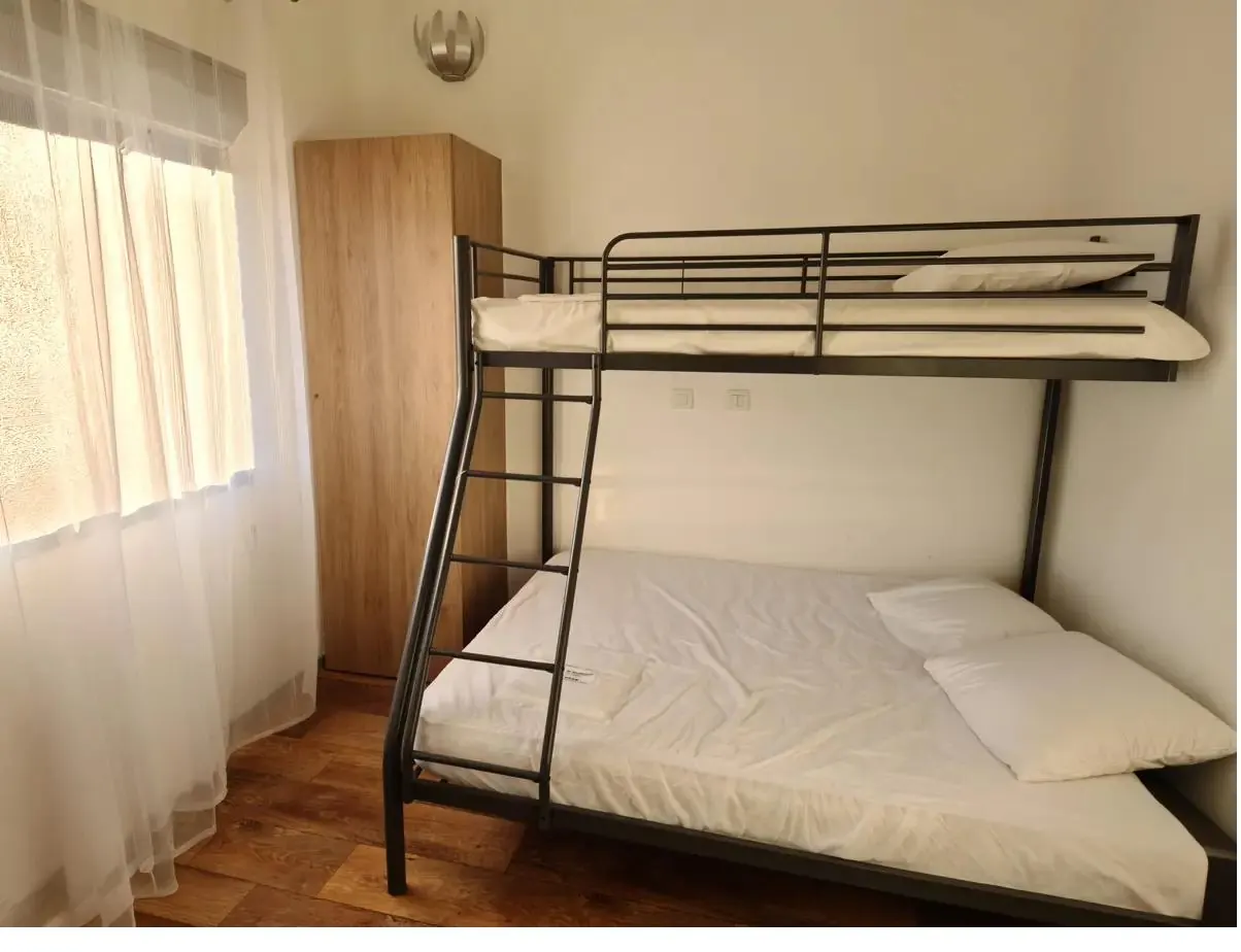 Chambre mezzanine 3 places / Mezzanine bedroom, 3 people