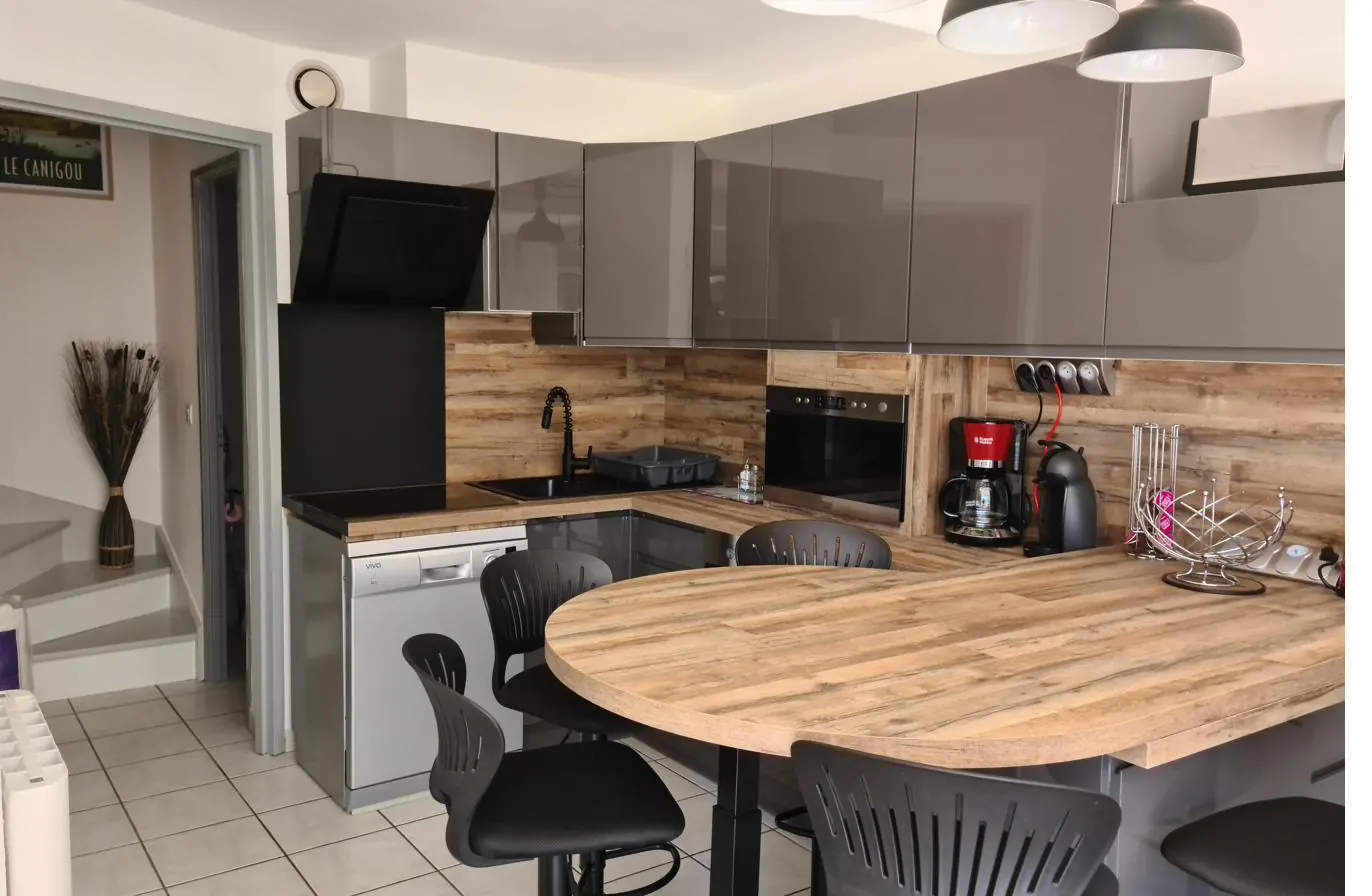 Cuisine équipée / Fitted kitchen